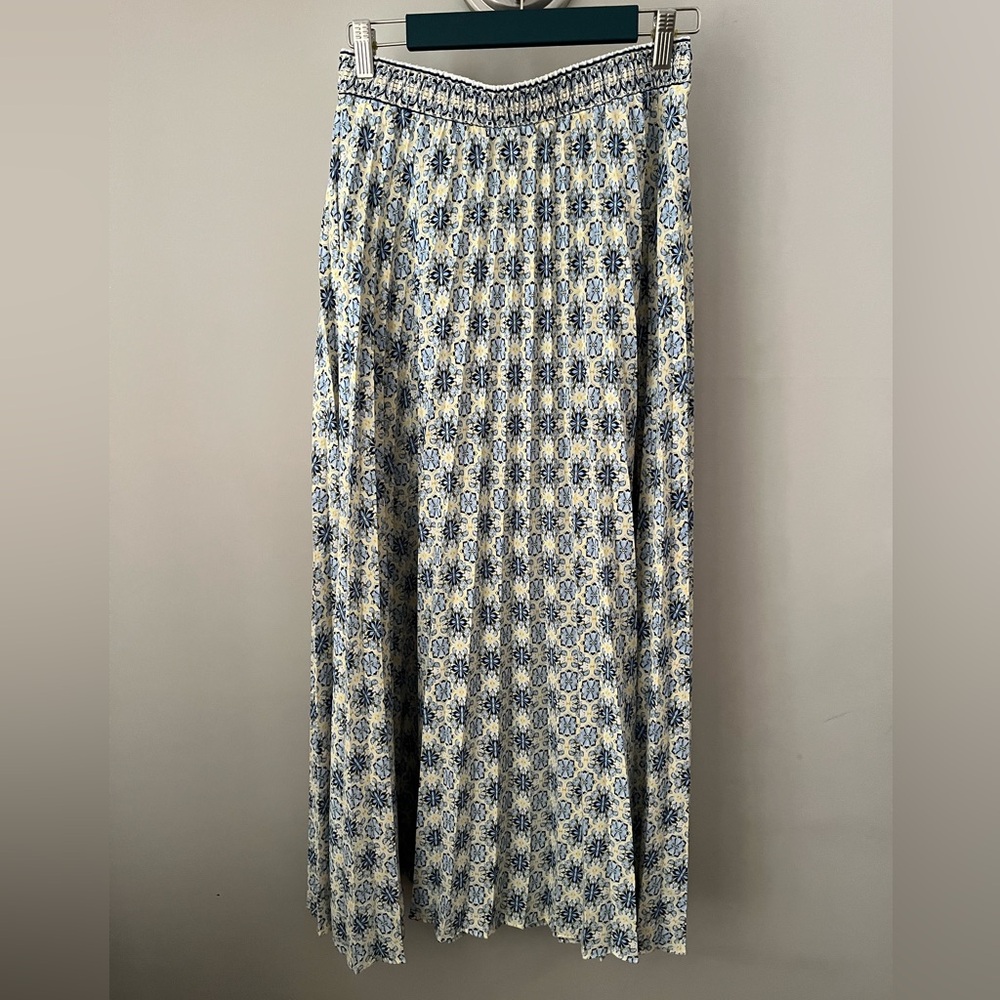 Max Studio Blue and White Patterned Skirt